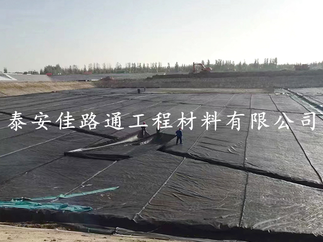 污水處理池鋪設(shè)防滲土工膜需要注意的問(wèn)題 污水處理池鋪設(shè)防滲土工膜需要注意的問(wèn)題