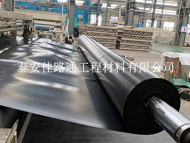 防滲土工膜施工中如何及時(shí)修復(fù)破損情況？