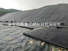 魚塘建設(shè)中如何在低溫環(huán)境下鋪設(shè)防滲土工膜？