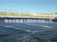魚(yú)塘防滲施工選擇糙面土工膜的原因