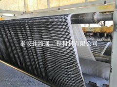 復(fù)合排水網(wǎng)的施工工程緊張進行中