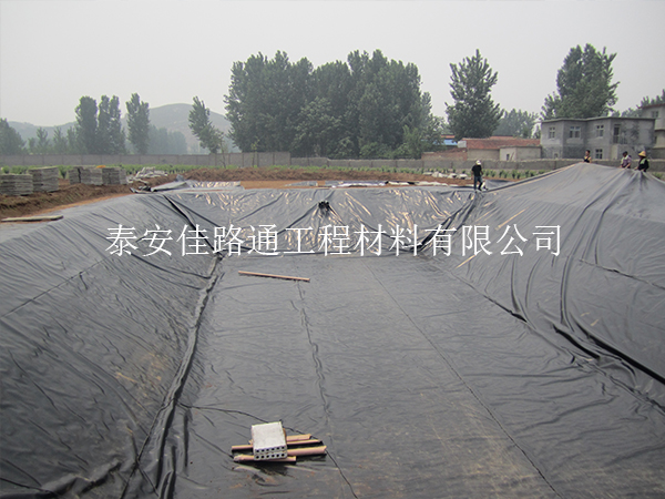 污水處理防滲膜質(zhì)量選擇標準要求探析 污水處理防滲膜質(zhì)量選擇標準要求探析