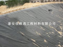 垃圾填埋場防滲膜斜坡鋪設(shè)：關(guān)鍵注意事項(xiàng)與創(chuàng)