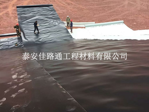污水處理防滲膜損壞，這 5 大自然因素是主要原因