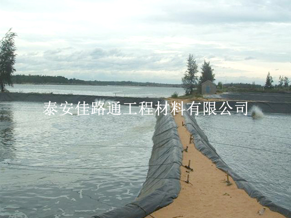 炭黑加入魚塘防滲膜，為其性能增強做貢獻