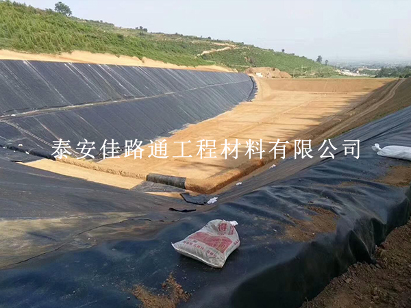保障污水處理防滲膜防水防滲效果的要點(diǎn)